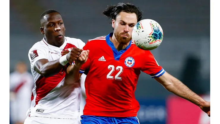 Chile se enfrenta a Argentina y espera otros resultados para soñar con Qatar 2022
