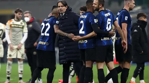 Inzaghi felicitó a Vidal tras el final del partido