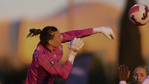 Christiane Endler estrenó de la mejor maner su premio The Best.