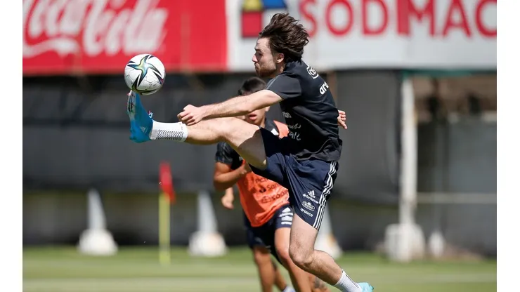 Ben Brereton arribó al país este viernes tras el último partido del Blackburn Rovers.