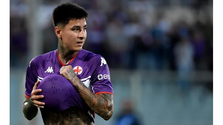La Fiorentina igualó 1-1 con el Cagliari y el volante chileno vio el partido desde la banca antes de sumarse a La Roja.