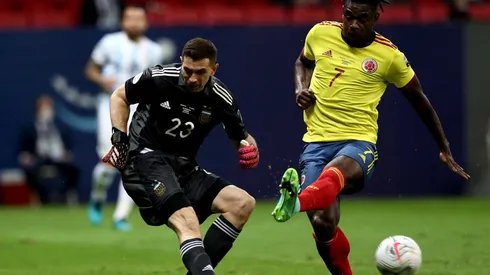 Dibu Martínez fue un dolor de cabeza para la selección colombiana