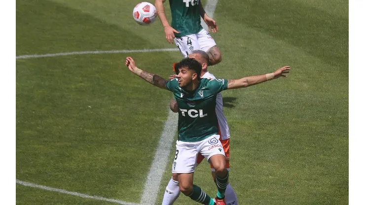 Daniel González regresa a la oncena de Wanderers tras una larga lesión.