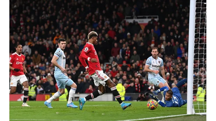 Manchester United se impuso y entró a zona de Champions League.