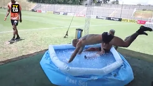 Eduardo Vargas demostró su valentía ante el desafío de Matías Zaracho.