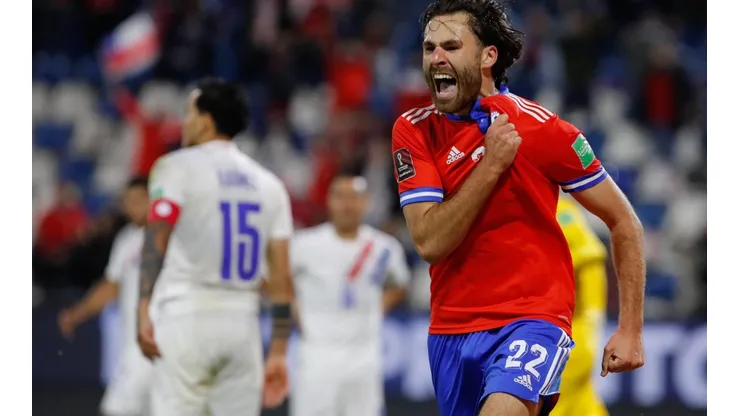 "Big Ben" se ha ganado el amor de los hinchas con sus goles con La Roja y ahora por sus acciones fuera de la cancha.