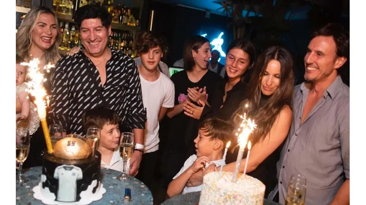 Una postal del cumpleaños de Pampita, su esposo e Iván Zamorano