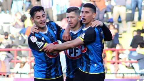 Huachipato busca quedarse en Primera.