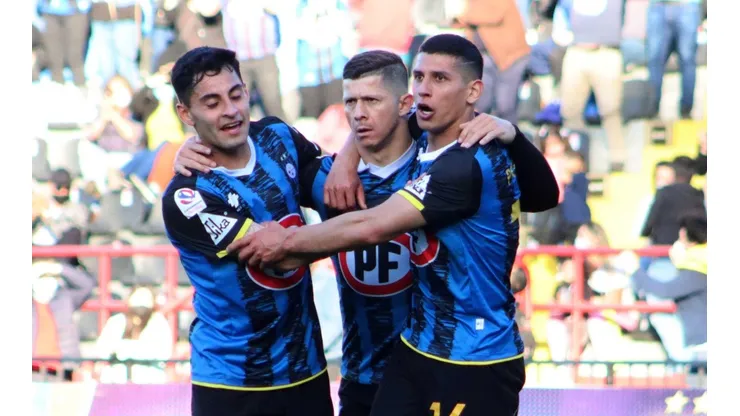 Huachipato busca quedarse en Primera.
