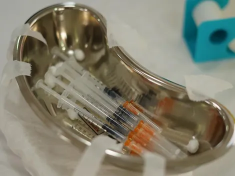 ¿Quiénes hasta ahora pueden vacunarse con una nueva dosis en Chile?