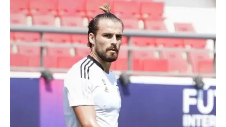 Christian Santos la tiene complicada en Colo Colo.