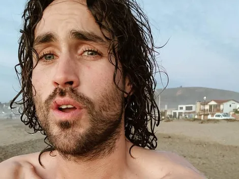 Assler se vacuna a regañadientes para poder trabajar