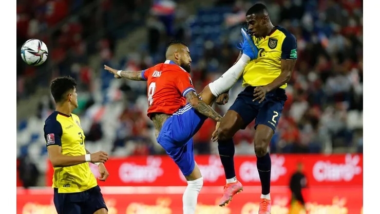 Arturo Vidal fue expulsado ante Ecuador y le dieron tres fechas de castigo