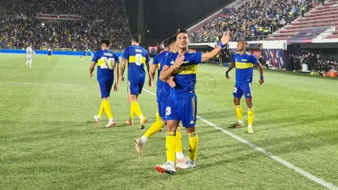 González celebra el gol que le marca a Colo Colo