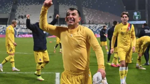 Gary Medel regresa a las prácticas de Bologna tras su contagio de coronavirus.