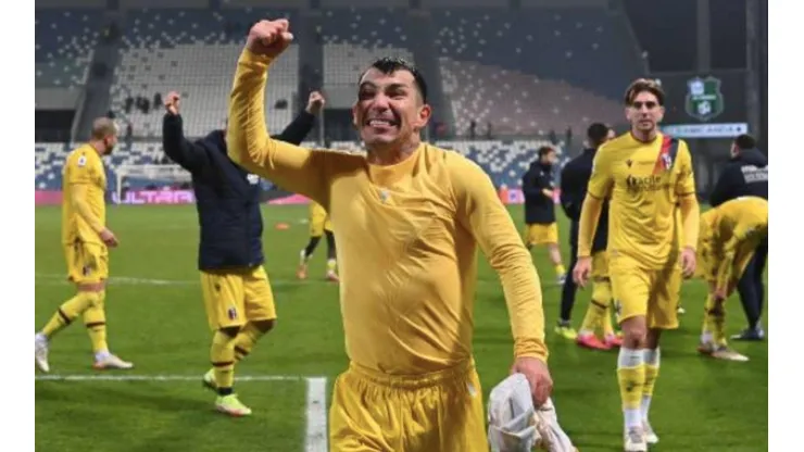 Gary Medel regresa a las prácticas de Bologna tras su contagio de coronavirus.