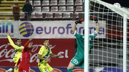 Nicola Pérez tuvo suerte, pero varias atajadas tremendas ante los Ruleteros.