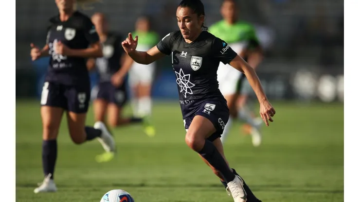 Cote Rojas mostró su tremenda habilidad goleadora y anotó un tremendo hat-trick con la camiseta del Sidney FC.