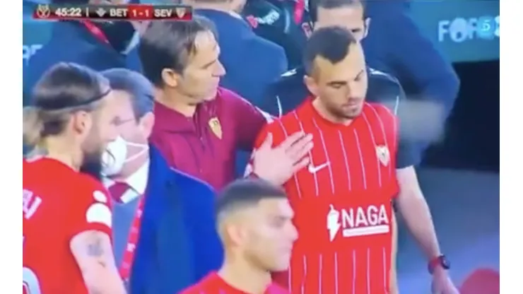 Algunos jugadores de Manuel Pellegrini en el Betis reclamaron que Julen Lopetegui incitó a Jordán a exagerar tras recibir el impacto de un objeto desde la grada.