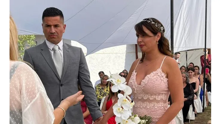 Jorge Acuña en su matrimonio con Cynthia De La Cruz, en Lampa.