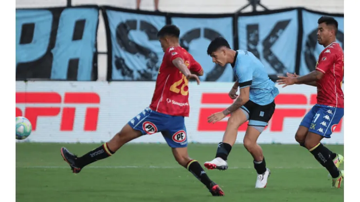 Gonzalo Espinoza se estrenó con los colores rojos