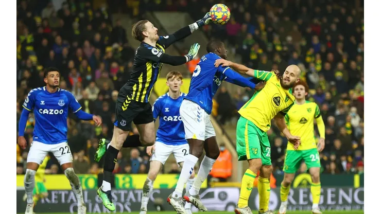 Norwich derrota a Everton pese al golazo de chilena de Richarlison.