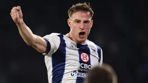 Bruno Barticciotto celebró así su golazo de cabeza.