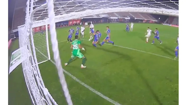 Maxi Falcón estiró la ventaja de Colo Colo ante la U