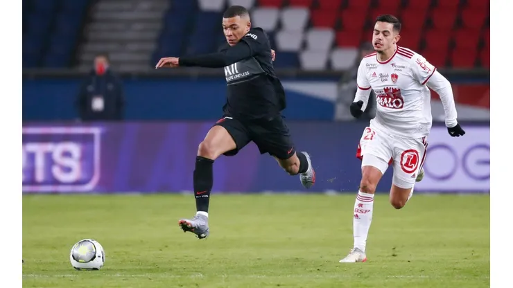 Las últimas informaciones apuntan que Mbappé vive sus últimos meses en el PSG, pero mientras tanto los ayuda para darles un último título antes de irse al Real Madrid.