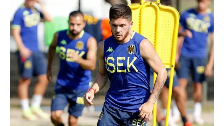 Víctor Méndez encabeza junto a los refuerzos la lista de jugadores que viajan a Uruguay para cuadrangular amistoso.