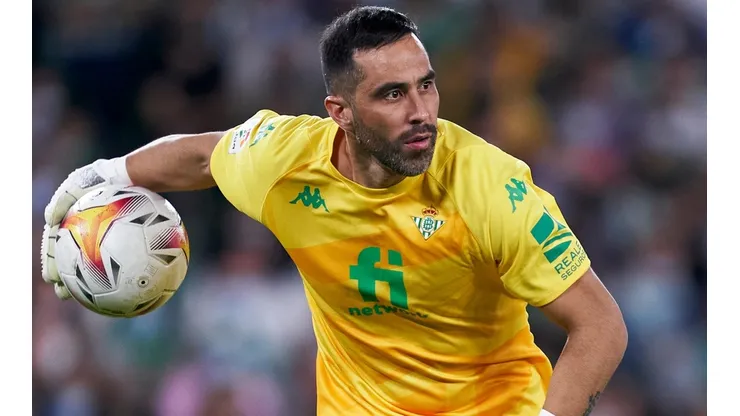Pellegrini no da luces si regresa Claudio Bravo en el Betis contra Sevilla.