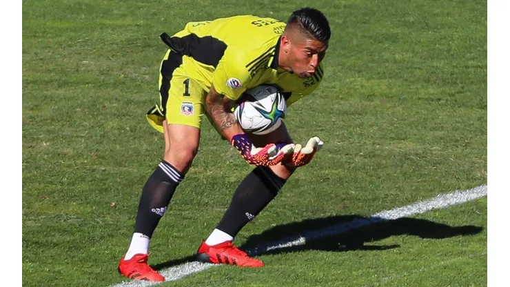 Brayan Cortés sí juega en Colo Colo contra la U en Argentina.
