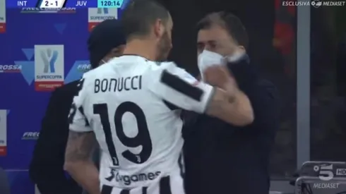 El zaguero italiano agredió física y verbalmente al secretario del Inter tras el gol del delantero chileno y ahora tendrá que pagar una multa.