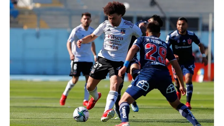 Maximiliano Falcón está entre los caudillos que consolidó Colo Colo durante 2021 y ya sabe de ganarle a Universidad de Chile