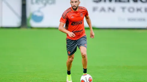 Mauricio Isla comienza los trabajos con Flamengo y prepara duelo ante Argentina.