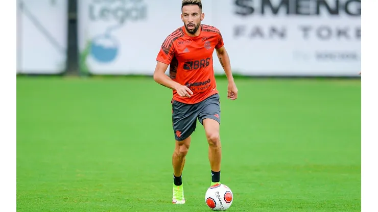 Mauricio Isla comienza los trabajos con Flamengo y prepara duelo ante Argentina.