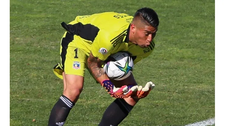 Brayan Cortés sufrió un fuerte esguince en uno de sus dedos