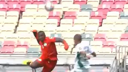 Kamara se lució con una curiosa técnica para cortar centros