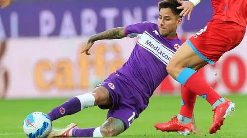 Erick Pulgar jugó por Bologna y Fiorentina en Italia, aunque su futuro puede estar más al sur, en la isla de Cerdeña
