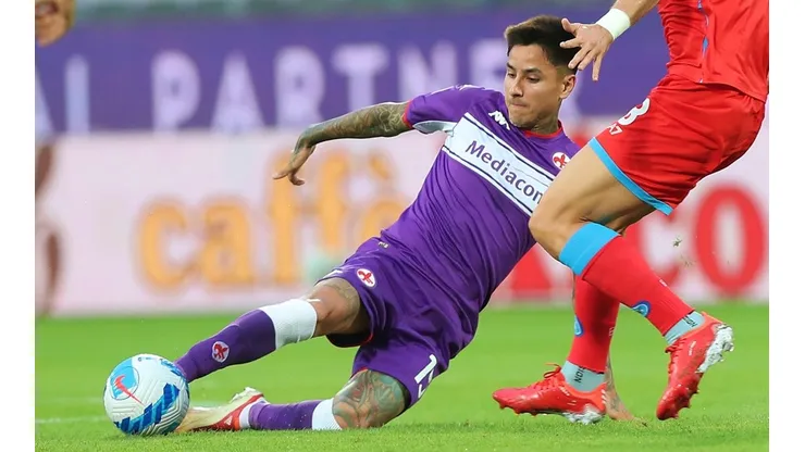 Erick Pulgar jugó por Bologna y Fiorentina en Italia, aunque su futuro puede estar más al sur, en la isla de Cerdeña