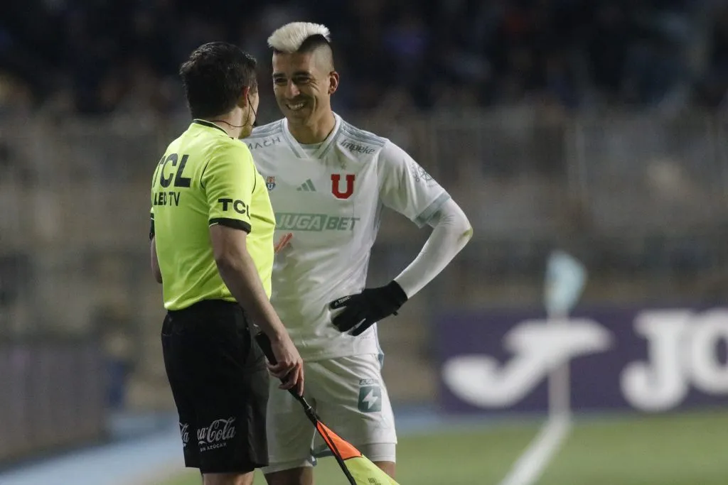 Leandro Fernández vivió un intenso partido con la U. Foto: Jorge Loyola/Photosport
