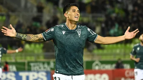 Duma anotó dos goles en la victoria wanderina.