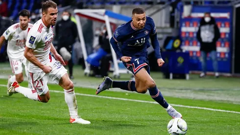 Mbappé fue titular en el PSG