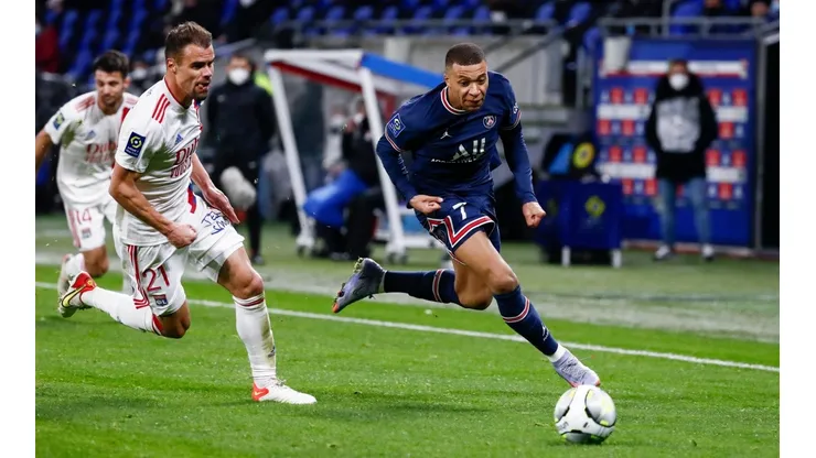 Mbappé fue titular en el PSG