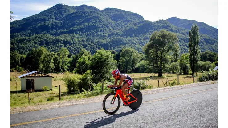 Bárbara Riveros va por su sexta victoria en el Ironman de Pucón.