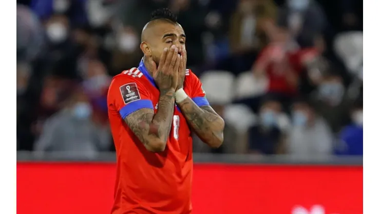 El volante de 34 año se perderá los próximos tres partidos de Chile rumbo a Qatar y las estadísticas sin él en cancha no son favorables.