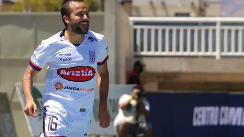 Mathías Vidangossy fue protagonista en la campaña que permitió que Deportes Melipilla asegurara la permanencia, dentro de la cancha