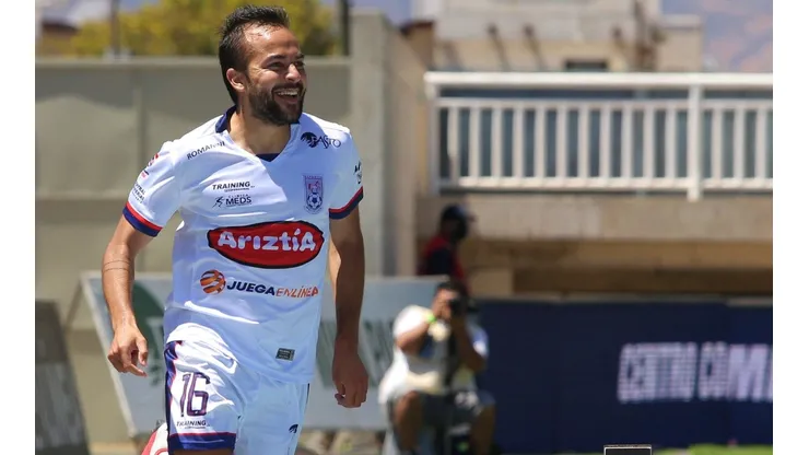 Mathías Vidangossy fue protagonista en la campaña que permitió que Deportes Melipilla asegurara la permanencia, dentro de la cancha