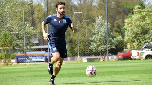 Eugenio Mena regresa a la pretemporada con sus compañeros en Racing