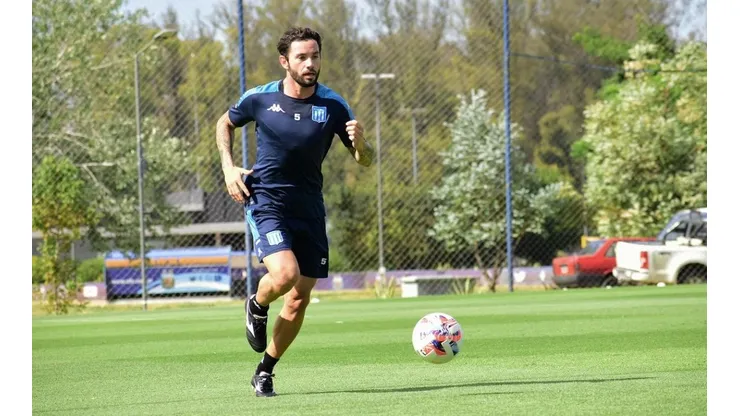 Eugenio Mena regresa a la pretemporada con sus compañeros en Racing